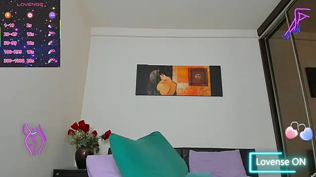 GoldenLunaa online show from June 2026 06:18:02 AM