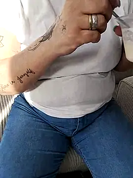 Emma12117 online show from March 2026 09:48:01 AM