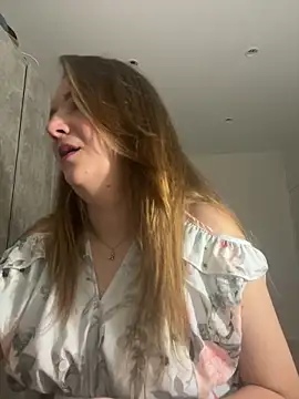 DistrictGirl online show from April 2026 06:16:01 PM