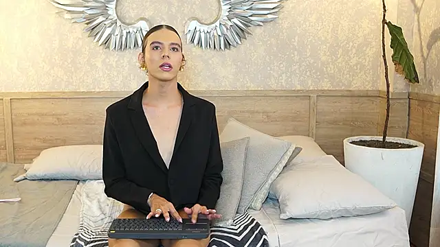 Snapshot of Luxa_Velvet chatting on March 2026 01:05:01 PM Luxa Velvet online show from March 2026 01:05:01 PM