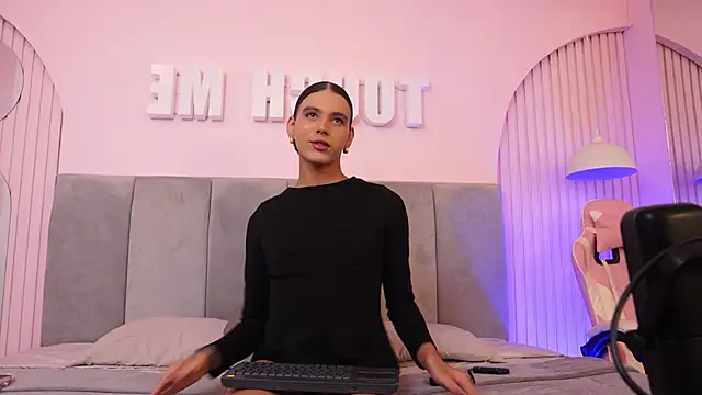 Snapshot of Luxa_Velvet chatting on March 2026 12:43:02 PM Luxa Velvet online show from March 2026 12:43:02 PM