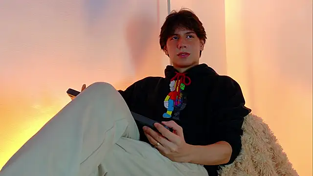 lui x dust online show from March 2026 04:28:02 AM