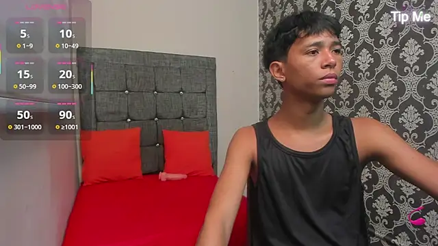 Snapshot of Little_Twink19x chatting on April 2026 07:27:01 PM Little Twink19x online show from April 2026 07:27:01 PM