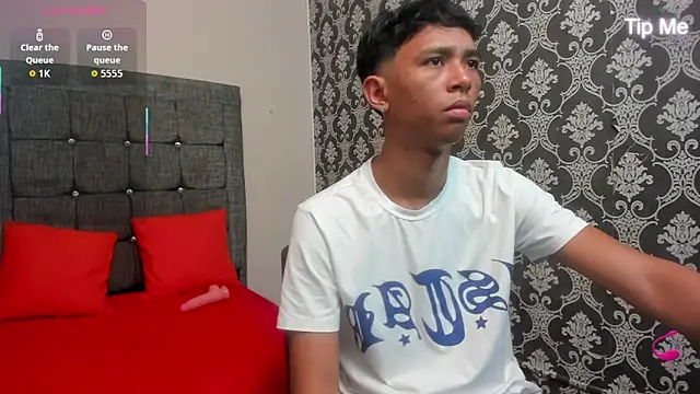 Snapshot of Little_Twink19x chatting on April 2026 07:12:01 PM Little Twink19x online show from April 2026 07:12:01 PM
