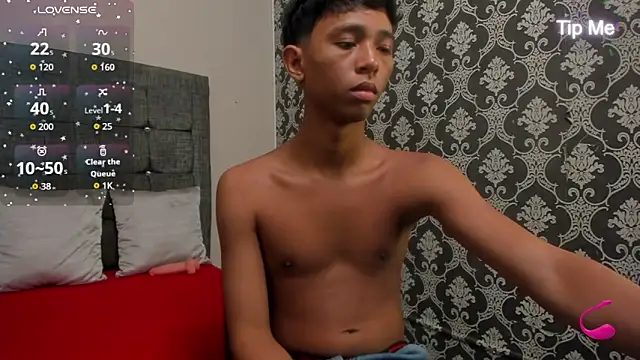 Snapshot of Little_Twink19x chatting on May 2026 07:53:02 PM Little Twink19x online show from May 2026 07:53:02 PM