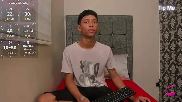 Snapshot of Little_Twink19x chatting on May 2026 07:22:02 PM Little Twink19x online show from May 2026 07:22:02 PM