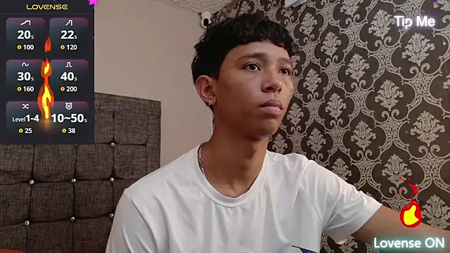 Snapshot of Little_Twink19x chatting on May 2026 07:30:01 PM Little Twink19x online show from May 2026 07:30:01 PM