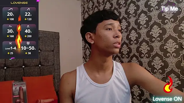 Snapshot of Little_Twink19x chatting on May 2026 07:42:02 PM Little Twink19x online show from May 2026 07:42:02 PM
