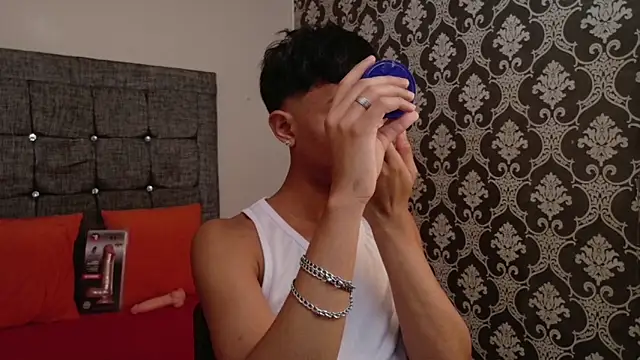 Snapshot of Little_Twink19x chatting on May 2026 07:44:01 PM Little Twink19x online show from May 2026 07:44:01 PM