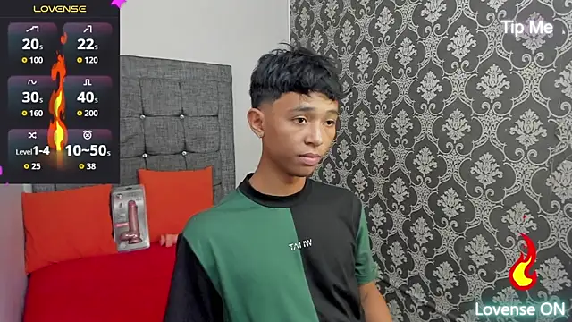 Snapshot of Little_Twink19x chatting on May 2026 07:44:02 PM Little Twink19x online show from May 2026 07:44:02 PM