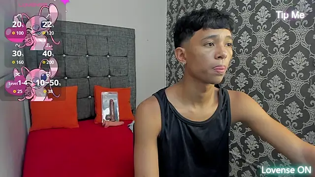 Snapshot of Little_Twink19x chatting on May 2026 07:26:02 PM Little Twink19x online show from May 2026 07:26:02 PM