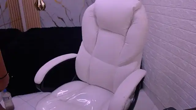 Snapshot of velvet_o chatting on February 2026 04:24:02 AM velvet o online show from February 2026 04:24:02 AM