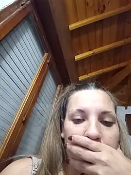 Snapshot of CamiliLuna chatting on June 2026 05:20:02 AM CamiliLuna online show from June 2026 05:20:02 AM
