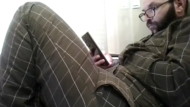 Snapshot of Florent1307 chatting on June 2026 08:35:01 PM Florent1307 online show from June 2026 08:35:01 PM