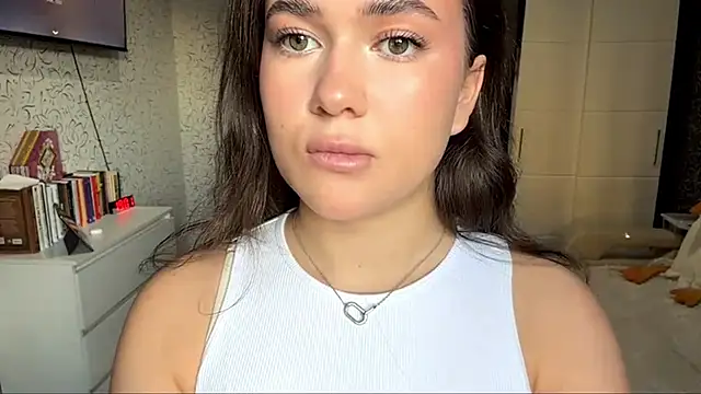 JoycelynUrion online show from April 2026 11:04:01 AM