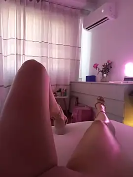 Snapshot of LauraDelightX chatting on June 2026 06:40:02 AM LauraDelightX online show from June 2026 06:40:02 AM