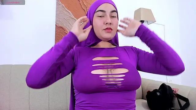 Malika Noor online show from April 2026 02:22:01 PM