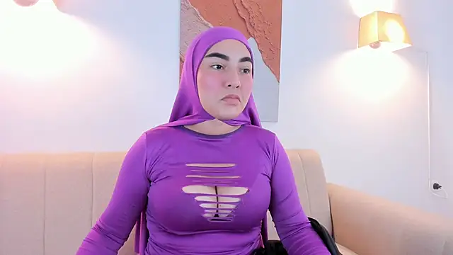 Snapshot of Malika_Noor chatting on May 2026 02:11:01 PM Malika Noor online show from May 2026 02:11:01 PM