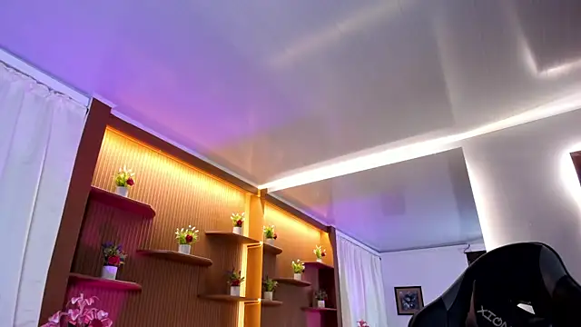 Madisson Edwards online show from April 2026 01:09:02 PM