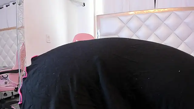 michelleblair1 online show from April 2026 01:16:01 PM