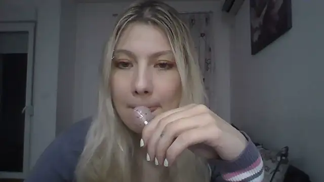 Foxy Bright online show from March 2026 07:29:01 PM