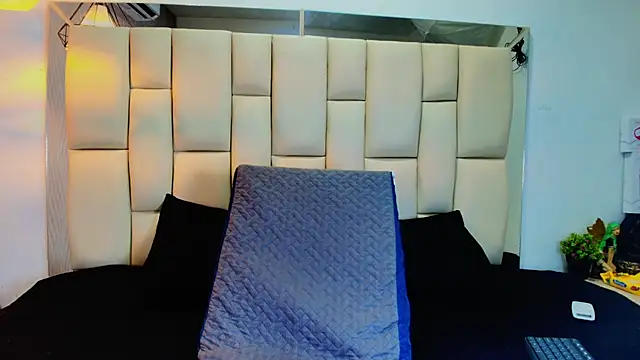 Lana Sliim online show from March 2026 12:21:01 PM