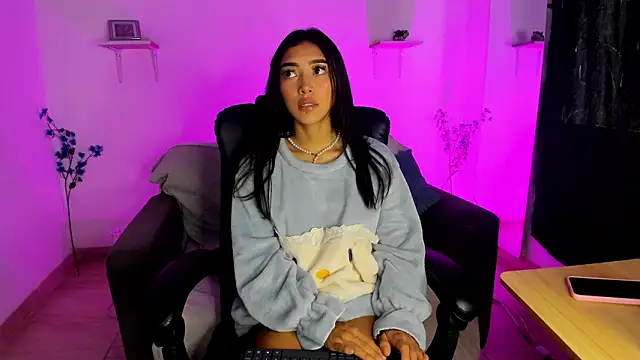 jaulyn 18 online show from March 2026 12:01:01 PM