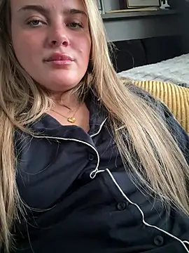 chanelbabyxx online show from February 2026 01:01:02 PM