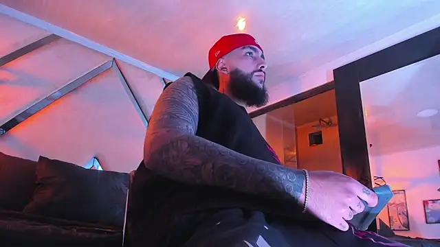 Snapshot of SantiagoHincapiie chatting on February 2026 04:11:01 AM SantiagoHincapiie online show from February 2026 04:11:01 AM