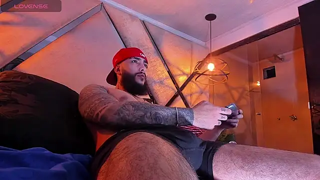 Snapshot of SantiagoHincapiie chatting on March 2026 03:45:02 AM SantiagoHincapiie online show from March 2026 03:45:02 AM