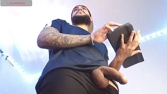 SantiagoHincapiie online show from April 2026 12:08:02 AM