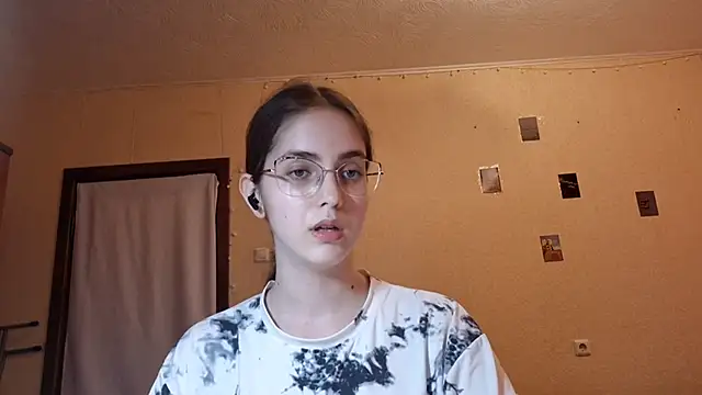 Katelemon online show from June 2026 03:23:01 PM