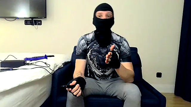 Snapshot of RyanRubber chatting on April 2026 08:06:02 PM RyanRubber online show from April 2026 08:06:02 PM