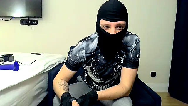 Snapshot of RyanRubber chatting on April 2026 07:58:01 PM RyanRubber online show from April 2026 07:58:01 PM