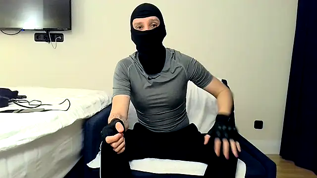 Snapshot of RyanRubber chatting on April 2026 08:02:01 PM RyanRubber online show from April 2026 08:02:01 PM