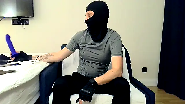 Snapshot of RyanRubber chatting on April 2026 08:25:02 PM RyanRubber online show from April 2026 08:25:02 PM