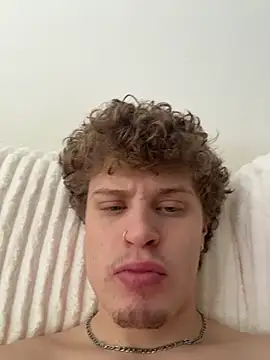 Snapshot of PAPITRVN chatting on February 2026 07:44:02 PM PAPITRVN online show from February 2026 07:44:02 PM