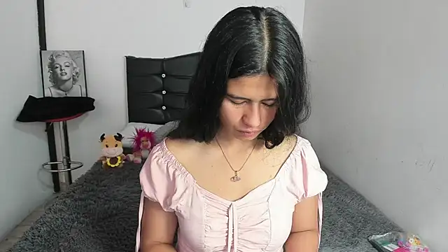 LatinaQueen23 online show from April 2026 02:10:02 PM