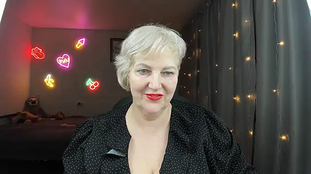 Mary-Leee online show from May 2026 06:05:02 PM