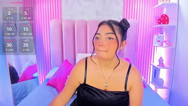 Snapshot of ArianaRougee chatting on June 2026 04:50:01 AM ArianaRougee online show from June 2026 04:50:01 AM