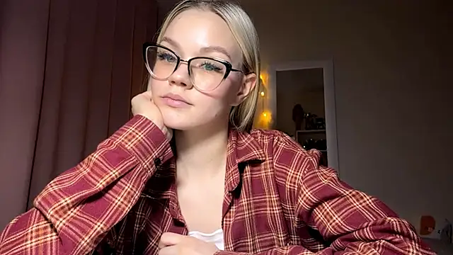 MiaCashe online show from March 2026 03:07:02 PM