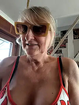 Heidiblueeyes online show from March 2026 11:47:01 AM