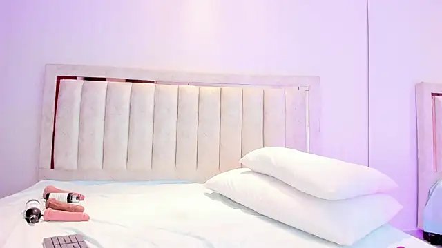 AlaiaMoretti  online show from March 2026 05:25:01 AM