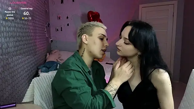 Snapshot of LuxuryLoverss chatting on February 2026 11:08:01 AM LuxuryLoverss online show from February 2026 11:08:01 AM