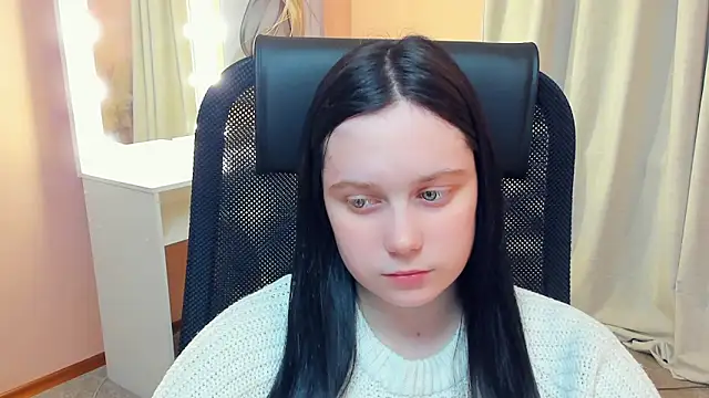 Snapshot of LynnaNull chatting on February 2026 01:54:01 PM LynnaNull online show from February 2026 01:54:01 PM