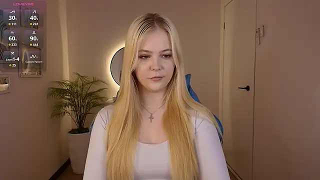 Snapshot of Elle_Funning chatting on February 2026 02:45:01 AM Elle Funning online show from February 2026 02:45:01 AM