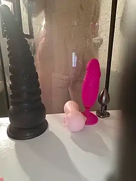 Snapshot of milffa chatting on April 2026 10:59:02 PM milffa online show from April 2026 10:59:02 PM