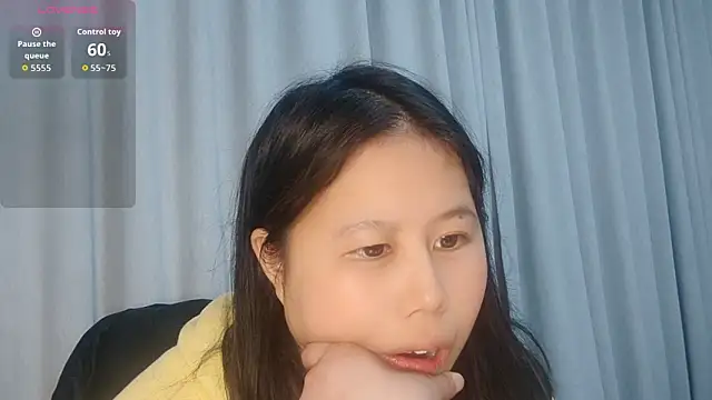 Snapshot of Hannah-33 chatting on February 2026 07:07:01 AM Hannah-33 online show from February 2026 07:07:01 AM