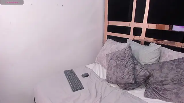 Snapshot of ursafrost chatting on March 2026 04:07:02 AM ursafrost online show from March 2026 04:07:02 AM