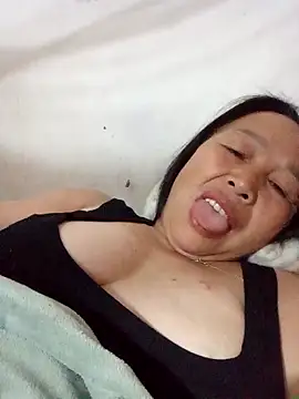 Snapshot of heesuu11 chatting on April 2026 05:03:02 PM heesuu11 online show from April 2026 05:03:02 PM